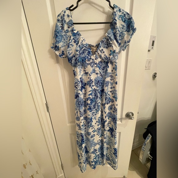 Over the shoulder floral long dress - Picture 1 of 4